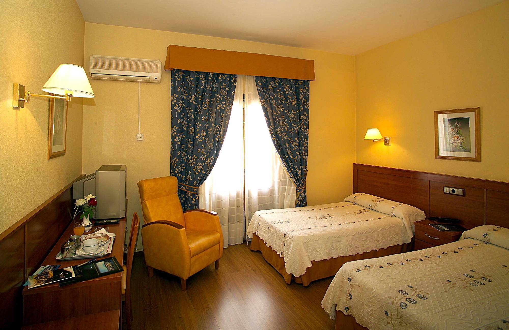 Hotel Zodiaco Bailen Ruang foto